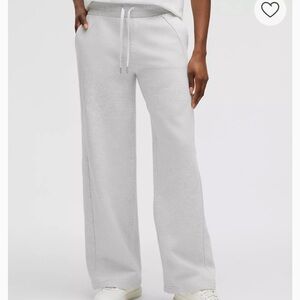 Scuba Mid-Rise Wide-Leg Pant
Short